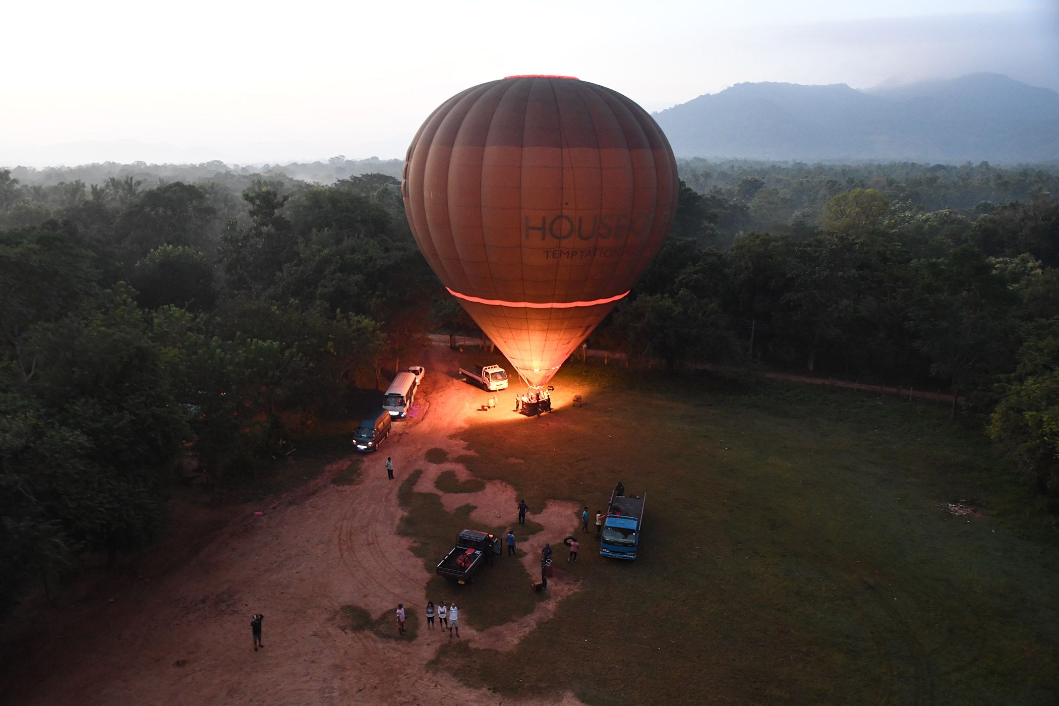 SRI LANKA - BALLOON